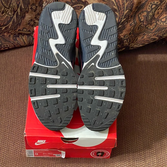 100% Auth Nike Air Max Excee Sneakers - Picture 9 of 12